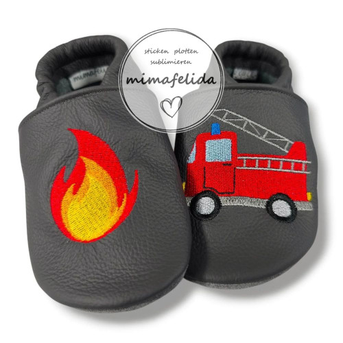 Lederpatschen mit einem Feuerwehrauto bestickt