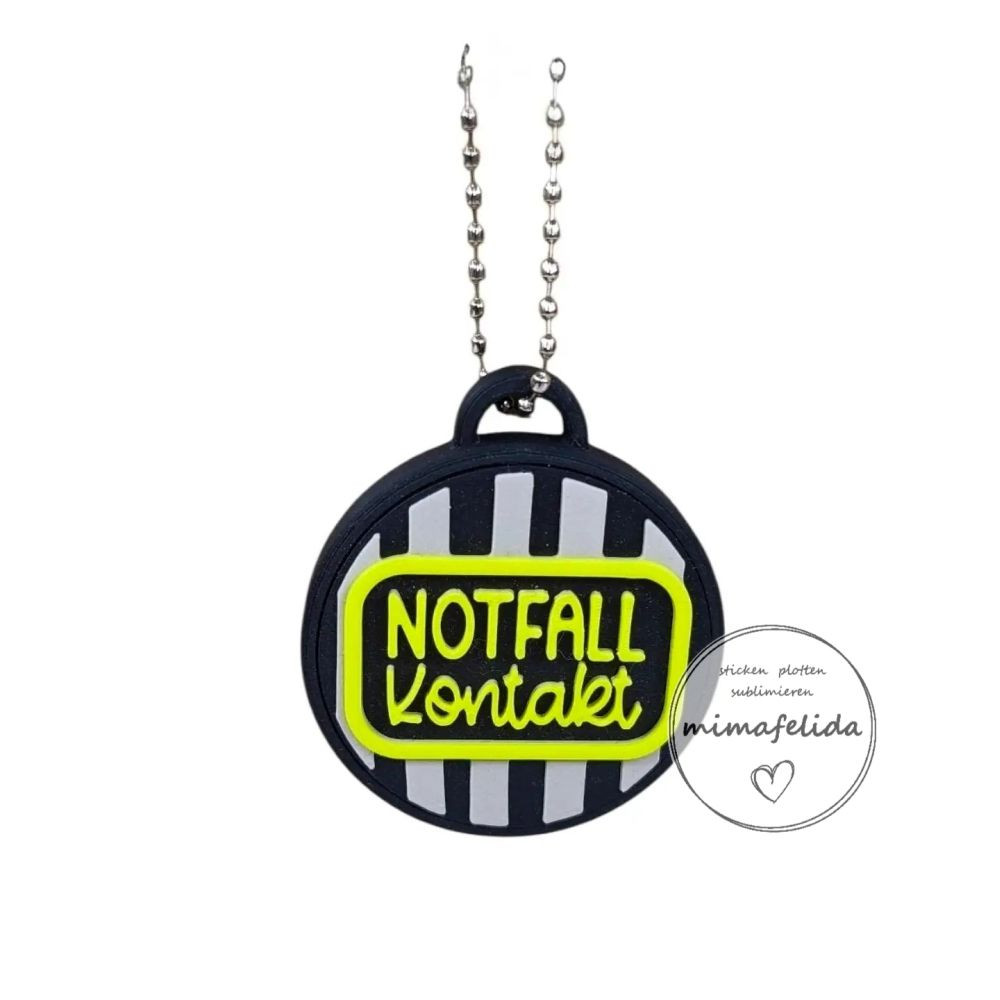 NFC Notfallkontakt Anhänger in Schwarz mit neongrünem Schriftzug „Notfall Kontakt“ und Metallkette – personalisierbarer Anhänger für Kinder und Erwachsene.