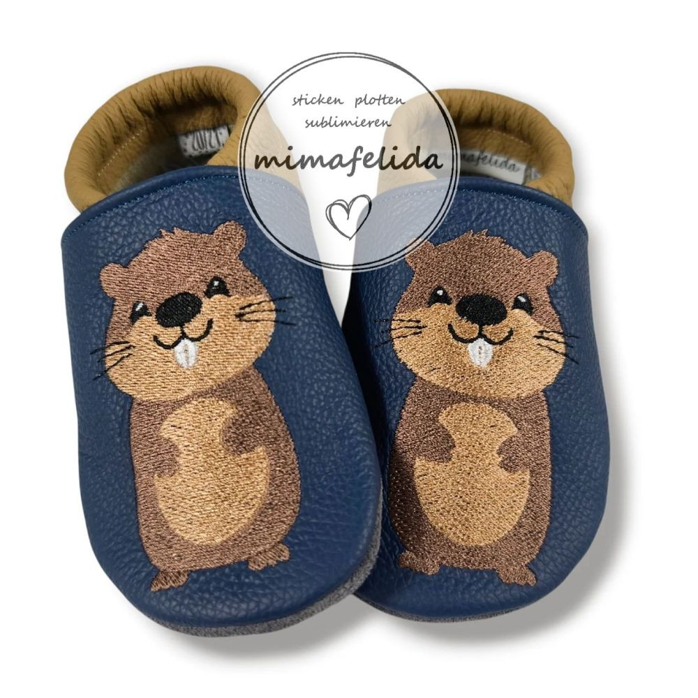 Lederpatschen mit einem Biber Baby und Name auf der Ferse personalisiert