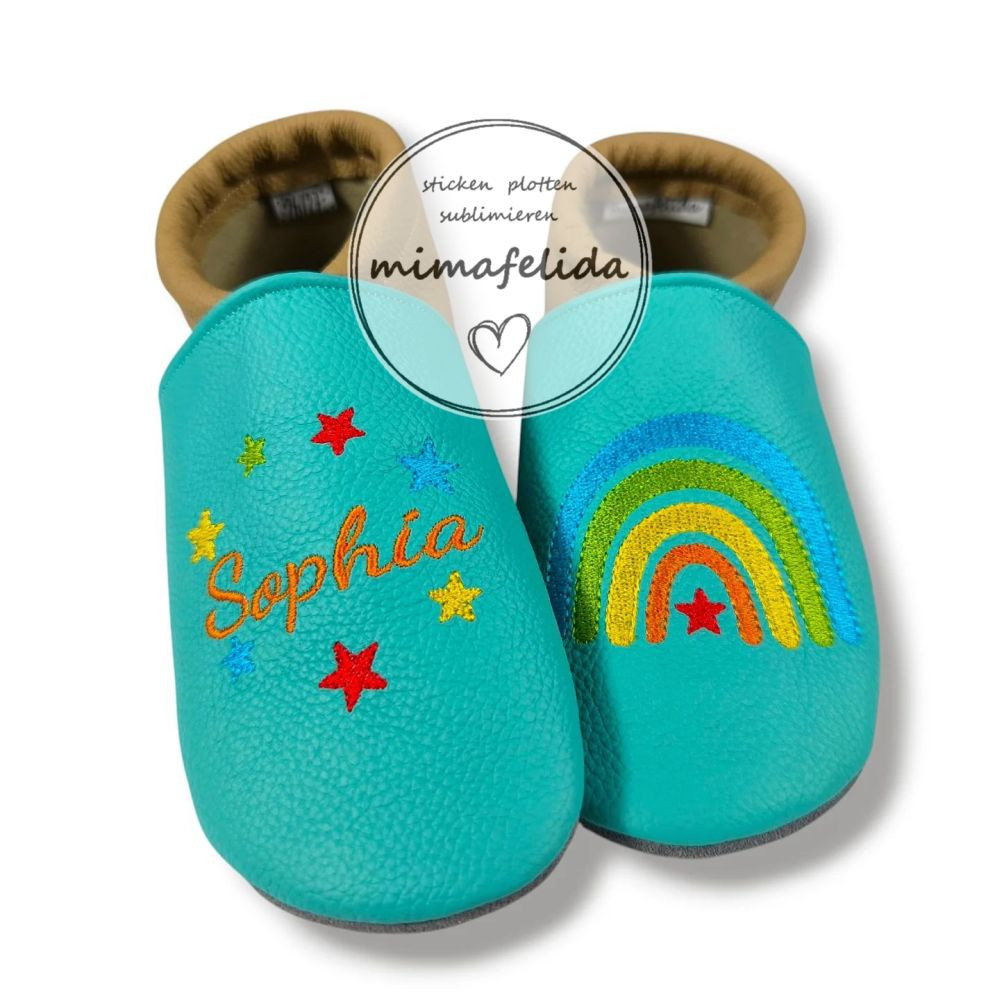 Lederpatschen mit einem Regenbogen und Name mit Sternen personalisiert