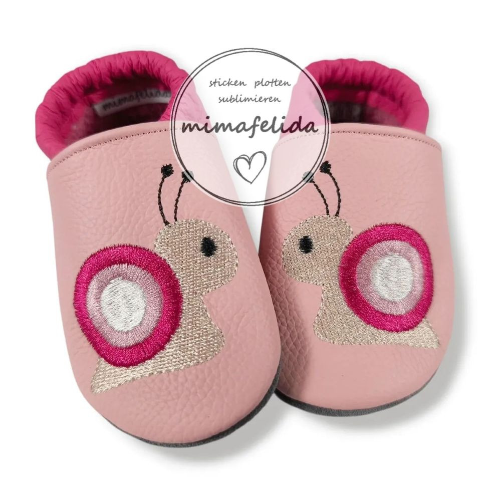 Lederpatschen mit einer Schnecke bestickt