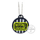 NFC Notfallkontakt Anhänger in Schwarz mit neongrünem Schriftzug „Notfall Kontakt“ und Metallkette – personalisierbarer Anhänger für Kinder und Erwachsene.
