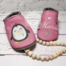 Lederpatschen mit einem Pinguin und Herzen beim Namen personalisiert
